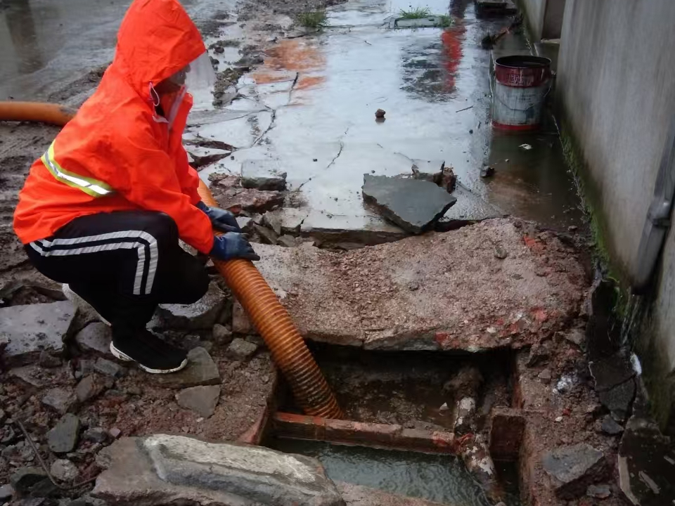 东乡专业清理污水池 炜誉市政以规范流程守护城市 “肠道”