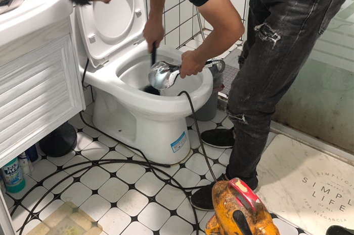 东乡马桶堵塞自己疏通还是找师傅?专业上门服务让你省时更省心